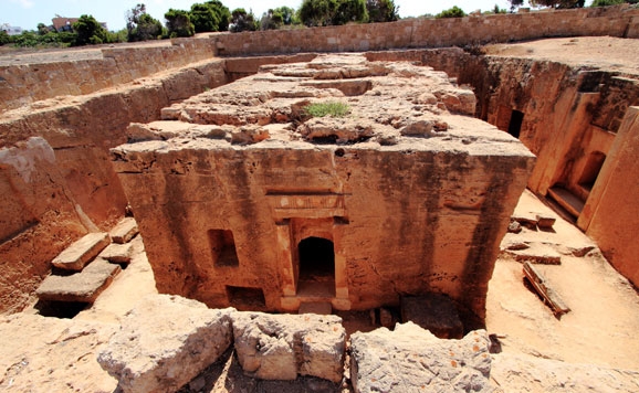 Tumba subterranea de influencia Tolomaica en la ciudad de Paphos (Chipre)