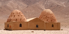 Casa de adobe en el camino de Damasco a Palmira (Siria). – Agencia Viajes Próximo Oriente