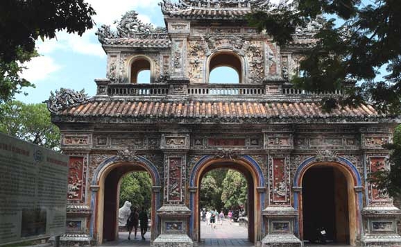 Puerta de la Ciudad Imperial en Hue (Vietnam) – Agencia Viajes Próximo Oriente
