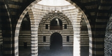 Interior de Khan Assad Pasha en Damasco (Siria). – Agencia Viajes Próximo Oriente